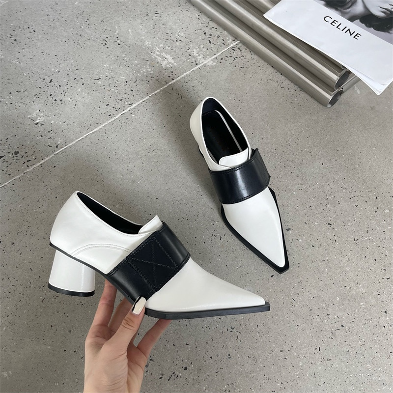 Pointed Toe in White