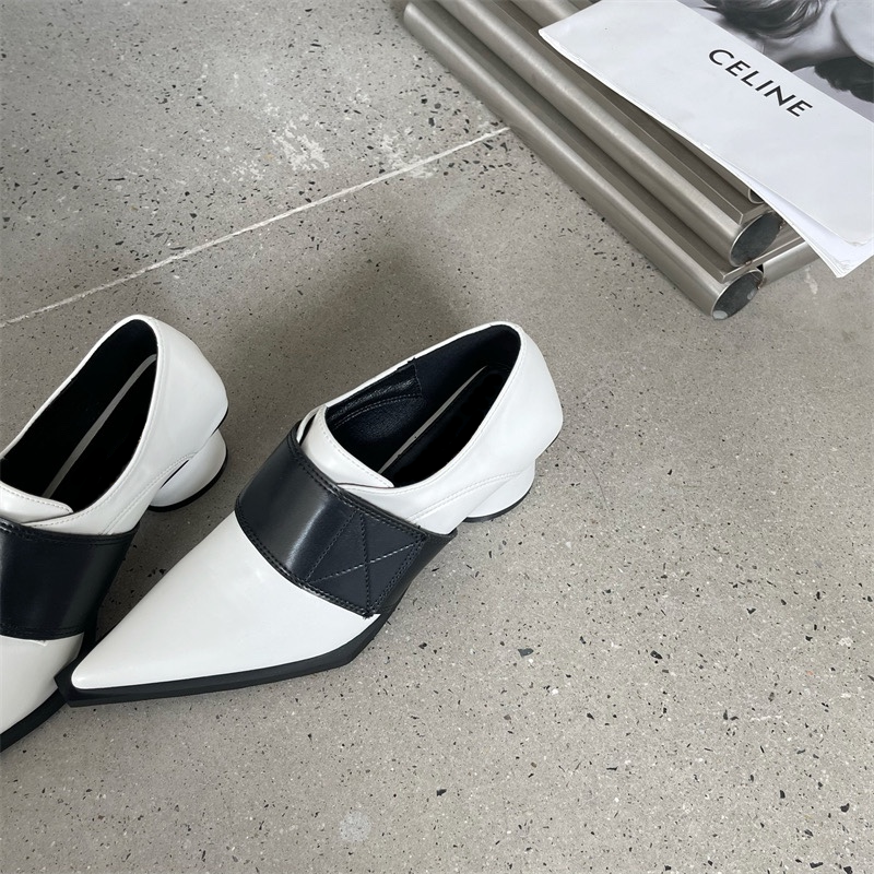 Pointed Toe in White