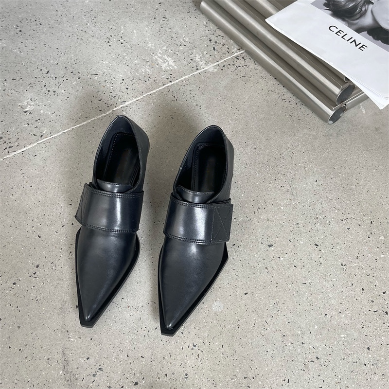 Pointed Toe in Black