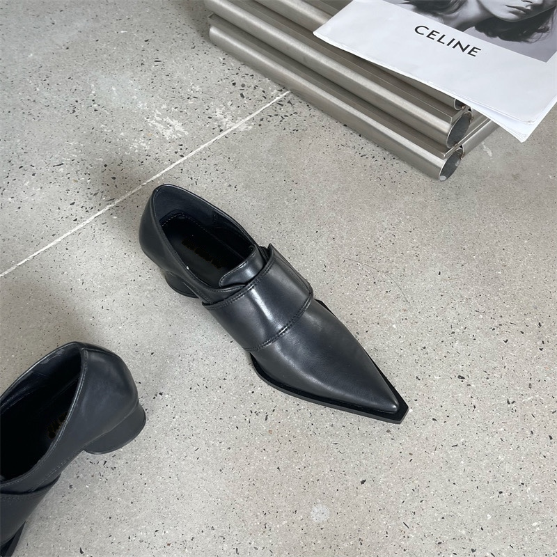 Pointed Toe in Black