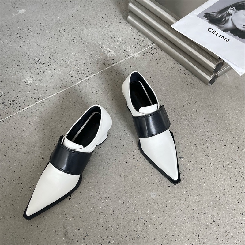 Pointed Toe in White