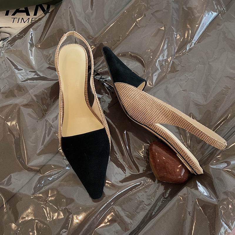 Court shoes